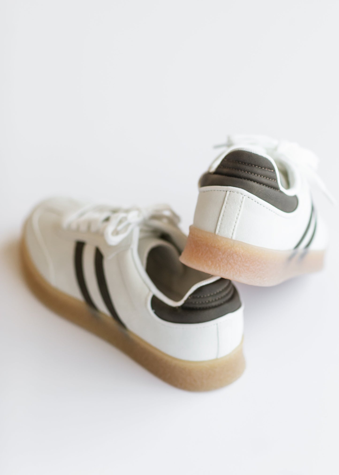 Striped Low Top Sneakers Shoes