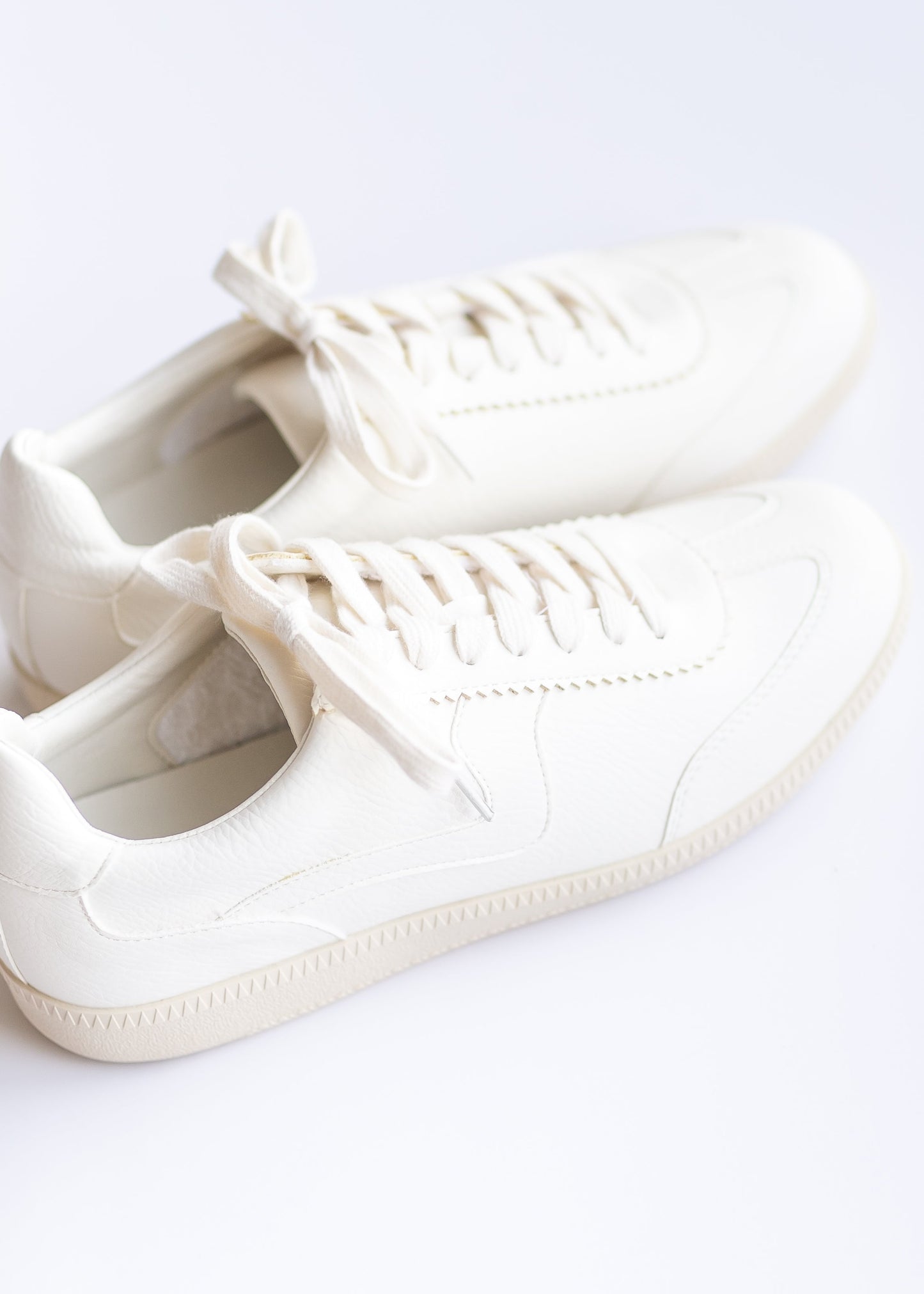 White Classic Low Top Sneakers Shoes