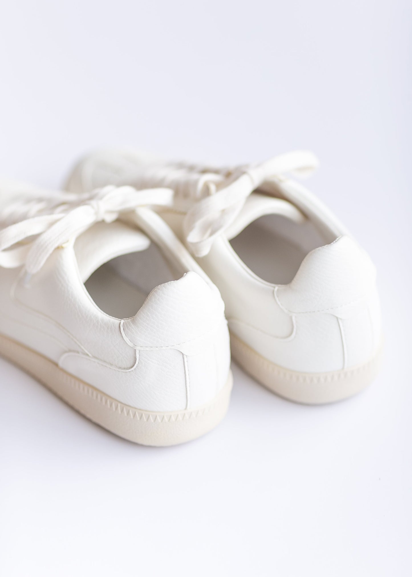 White Classic Low Top Sneakers Shoes