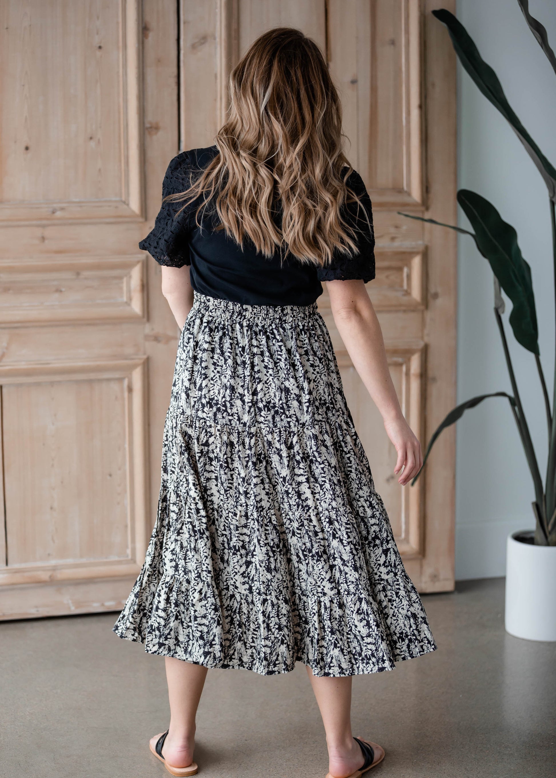 Black & White Leaf Print Tiered Midi Skirt Skirts Hayden