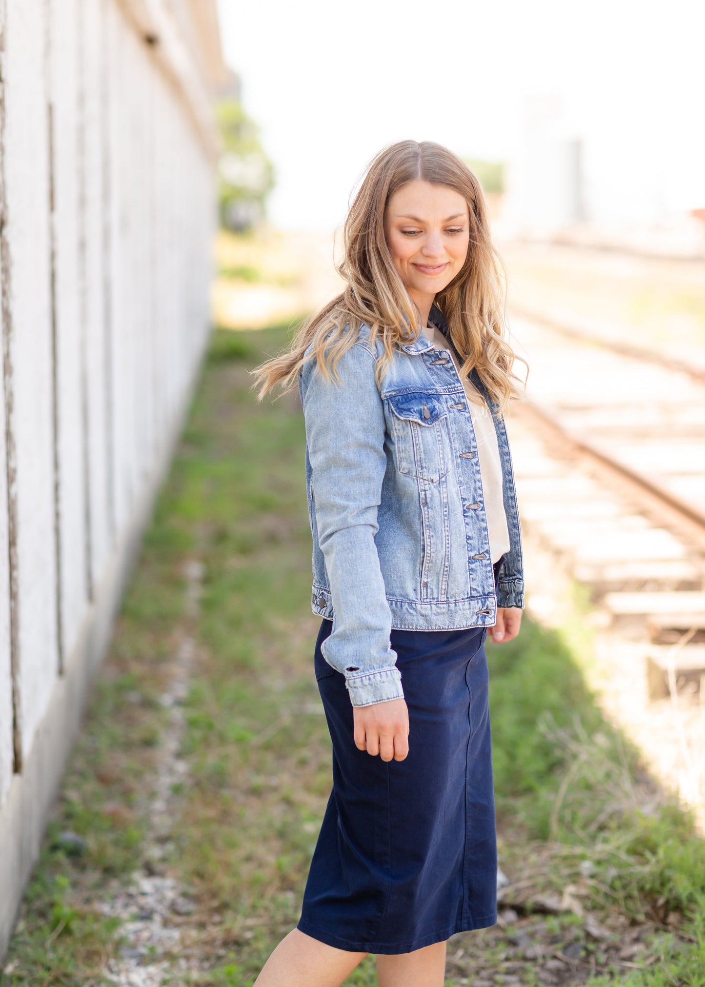 Fashionable, classic, soft and comfortable - no wardrobe essential is more of a style hero than this casual Light Wash Denim Jean Jacket. Pair this jacket with any bottoms, a basic tee, or cute blouse for a style that suits all. Made from soft 100% cotton fabric this denim jacket is designed to comfort all-day.