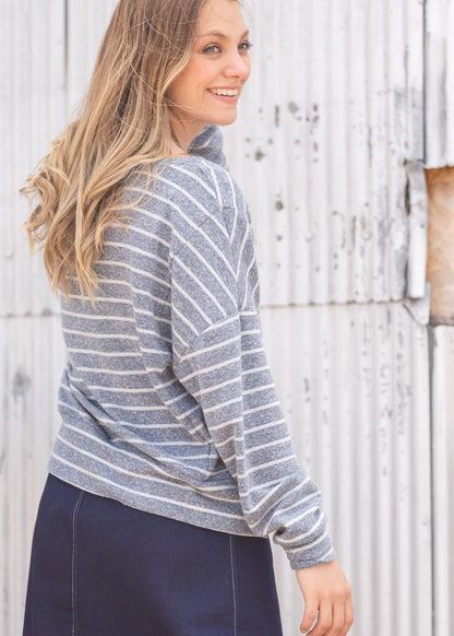 Stripe Skimmer Weekender Tops